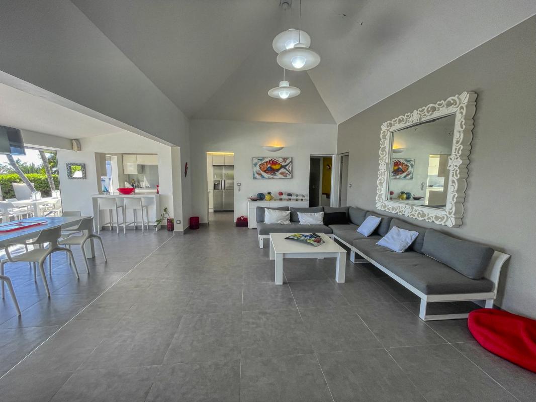24.Location villa piscine Saint François Guadeloupe_salon vue sur mer